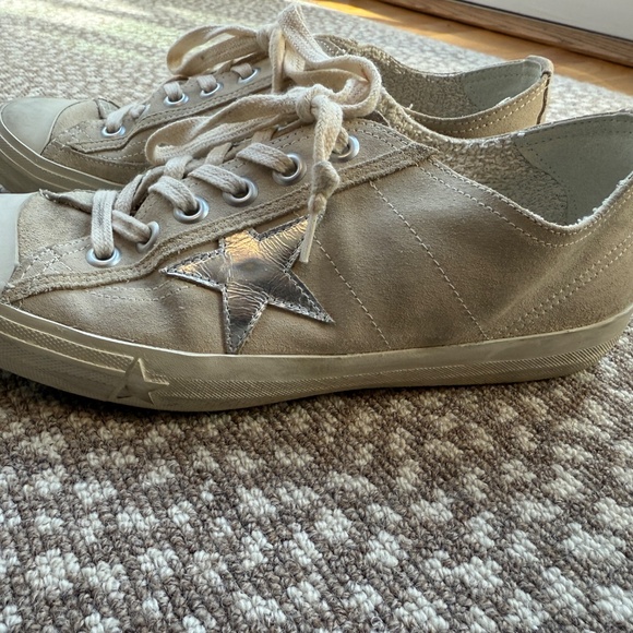 Golden Goose V-Star Sneakers with silver star and pearl suede - size 40 - Picture 2 of 9